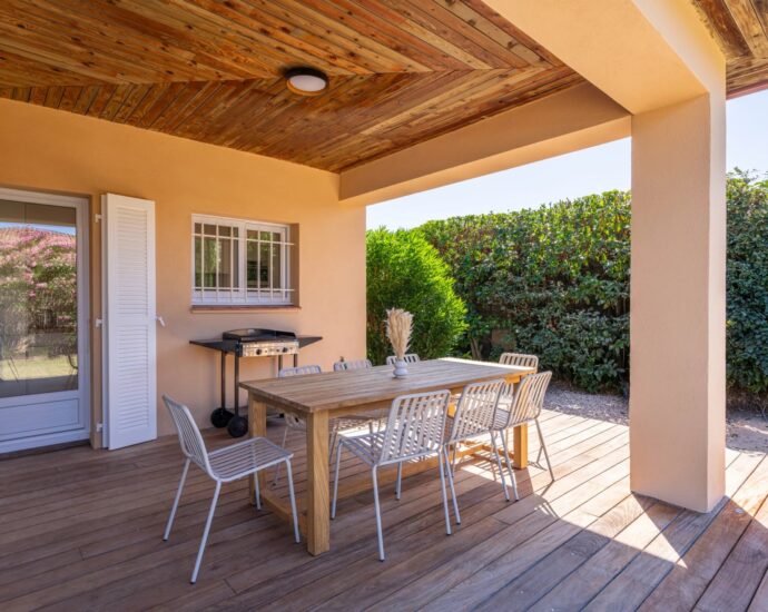 Marina Rossa, 4-bedroom villa, swimming pool, walking distance to the beach.