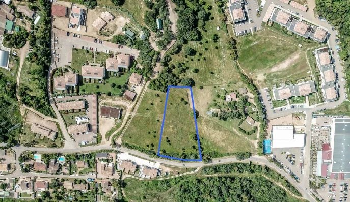 Porto-Vecchio – Approximately 4,803 m² of Buildable Land – Close to the Town Center and Amenities