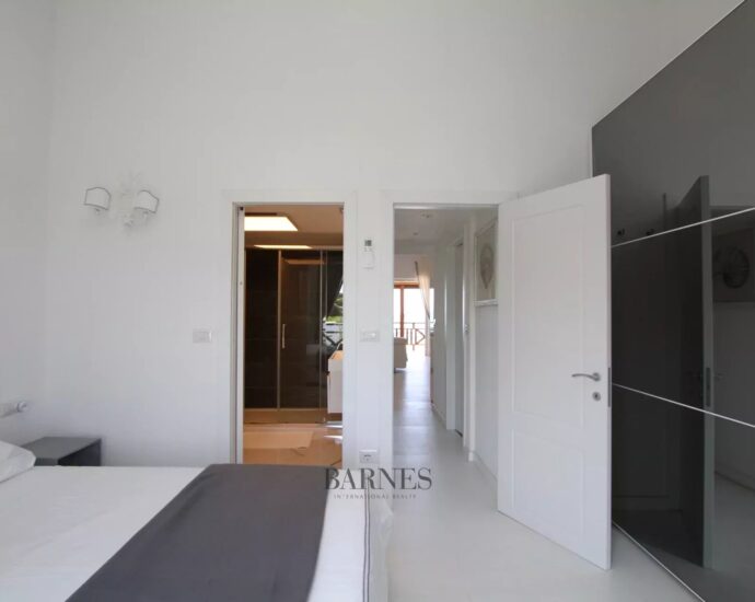 Cavallo Island – Apartment with hotel services – Panoramic view – Up to 4 people