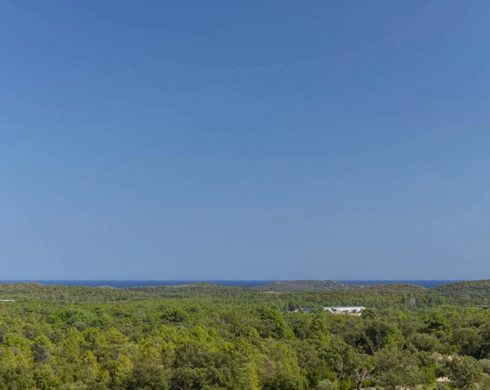 Hamlet of Gialla, Stone Villa, 7 Bedrooms, Independent Apartment, Pool, Sea View, Close to Saint-Cyprien and Cala Rossa Beaches