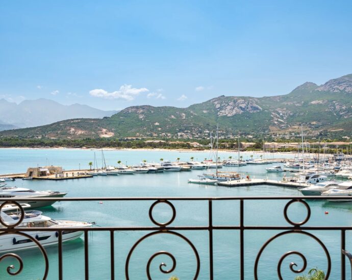 Calvi, appartement d&rsquo;exception, 3 chambres, vue mer panoramique