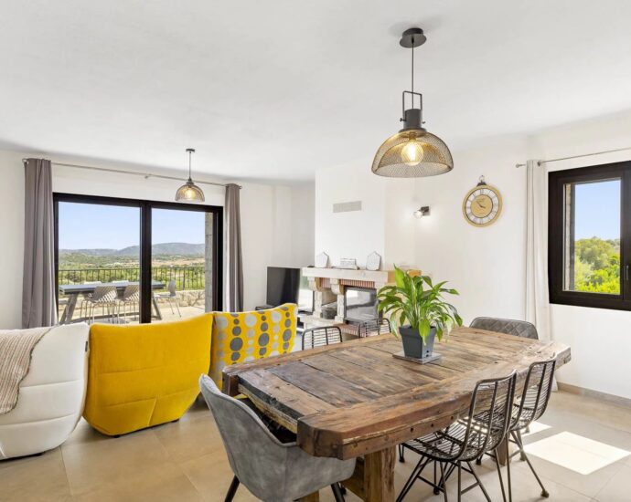 Hamlet of Gialla, Stone Villa, 7 Bedrooms, Independent Apartment, Pool, Sea View, Close to Saint-Cyprien and Cala Rossa Beaches