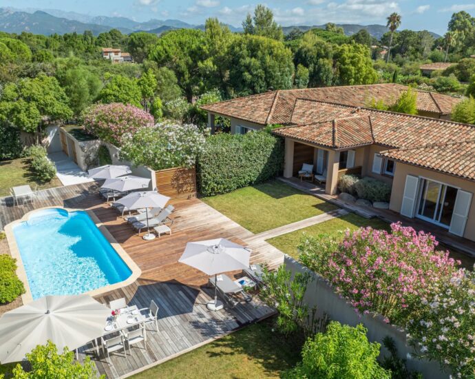 Marina Rossa, 4-bedroom villa, swimming pool, walking distance to the beach.