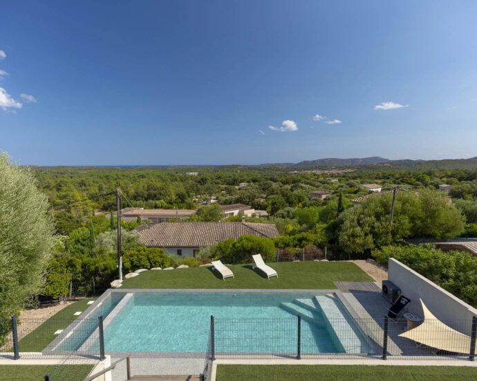 Hamlet of Gialla, Stone Villa, 7 Bedrooms, Independent Apartment, Pool, Sea View, Close to Saint-Cyprien and Cala Rossa Beaches