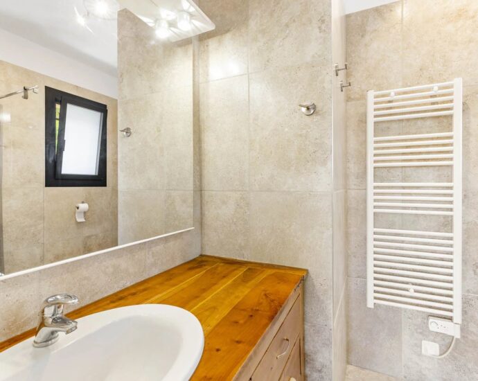 Hamlet of Gialla, Stone Villa, 7 Bedrooms, Independent Apartment, Pool, Sea View, Close to Saint-Cyprien and Cala Rossa Beaches