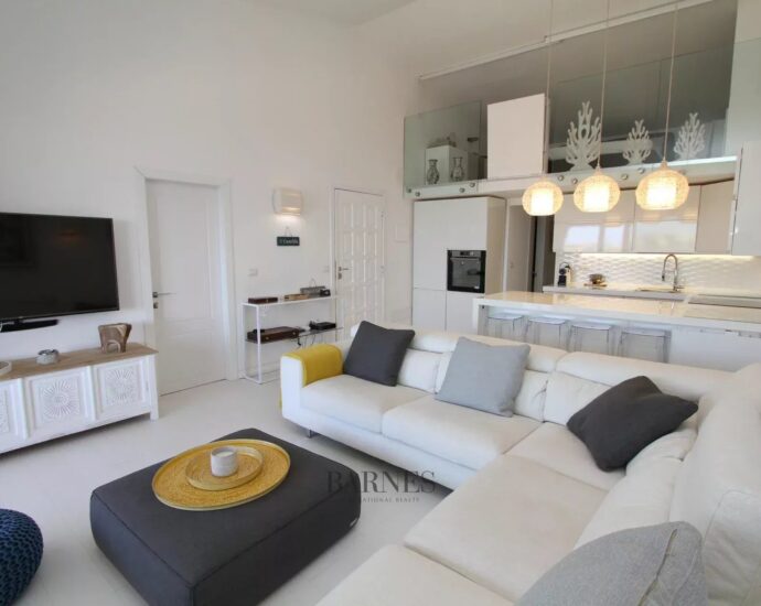 Cavallo Island – Apartment with hotel services – Panoramic view – Up to 4 people