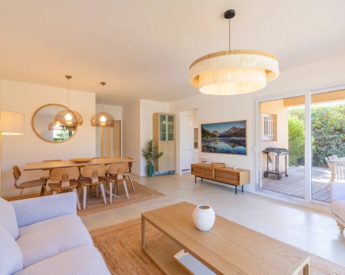 Marina Rossa, 4-bedroom villa, swimming pool, walking distance to the beach.