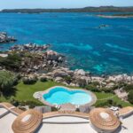 Ile de Cavallo – Villa d&rsquo;architecte 7 chambres – Pied dans l&rsquo;eau – Vue panoramique mer et montagne – Piscine