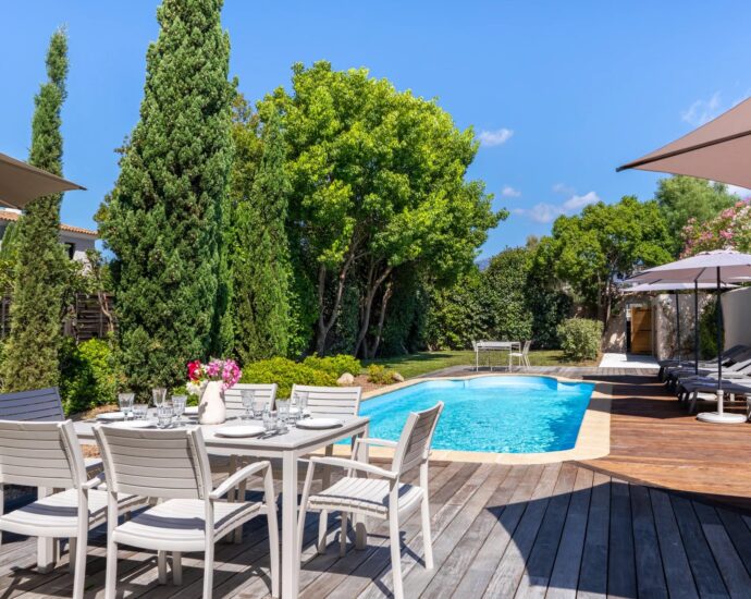 Marina Rossa, 4-bedroom villa, swimming pool, walking distance to the beach.