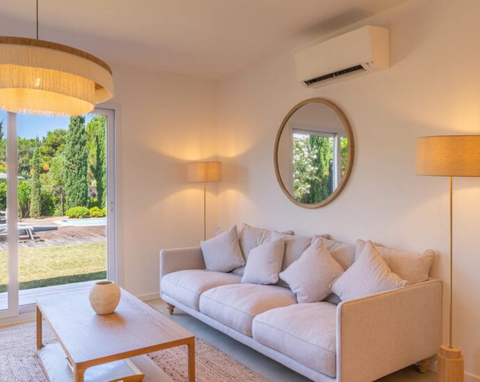 Marina Rossa, 4-bedroom villa, swimming pool, walking distance to the beach.