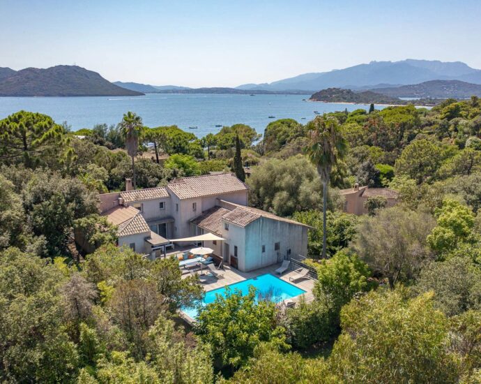 Porto-Vecchio, Domaine de Cala Rossa, villa 7 chambres, piscine, plage à pied