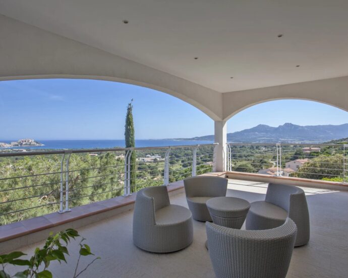 Calvi, 7 bedroom villa, swimming pool, panoramic view of the sea and Citadel