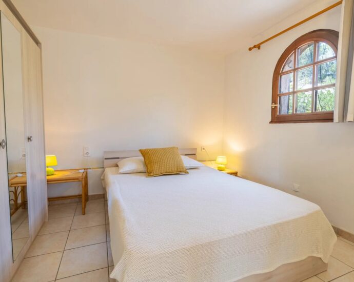 Bonifacio, Suartone, 3 bedrooms + 2 studios, sea view