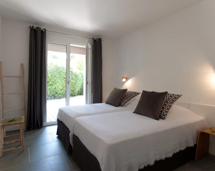 Porto-Vecchio, Domaine de Cala Rossa, villa 7 chambres, piscine, plage à pied