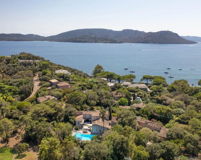 Porto-Vecchio, Domaine de Cala Rossa, villa 7 chambres, piscine, plage à pied