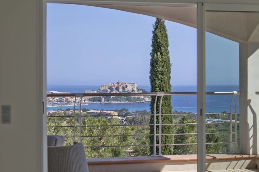 Calvi, 7 bedroom villa, swimming pool, panoramic view of the sea and Citadel