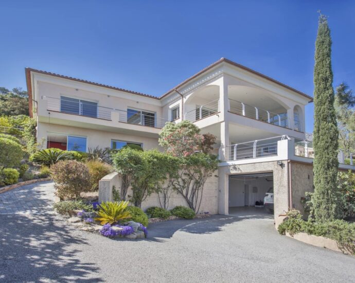 Calvi, 7 bedroom villa, swimming pool, panoramic view of the sea and Citadel