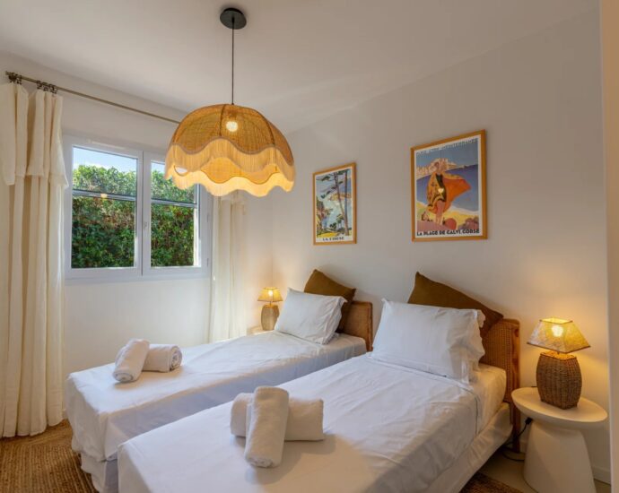 Marina Rossa, 4-bedroom villa, swimming pool, walking distance to the beach.