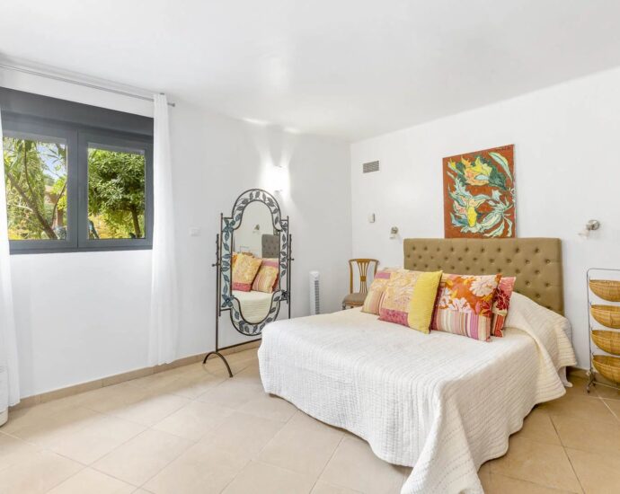 Porto-Vecchio, 6 Bedrooms, Swimming pool, Panoramic sea view, Close to the beach