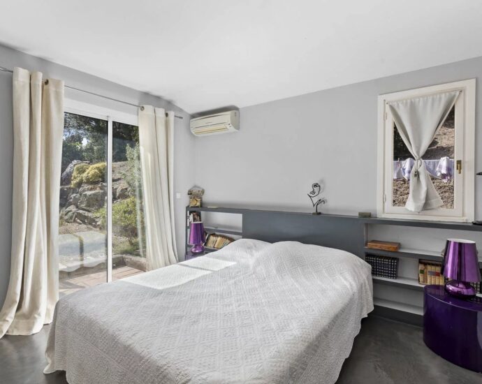 Porto-Vecchio, Domaine de Marina di Fiori,  Villa 4 chambres, piscine, proche plage, vue dégagée