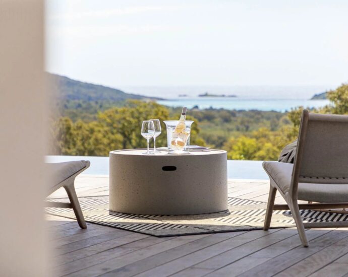 Lecci – Villa T6,  garage, piscine, avec vue mer panoramique