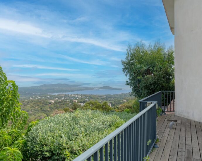 Porto-Vecchio, 6 Bedrooms, Swimming pool, Panoramic sea view, Close to the beach