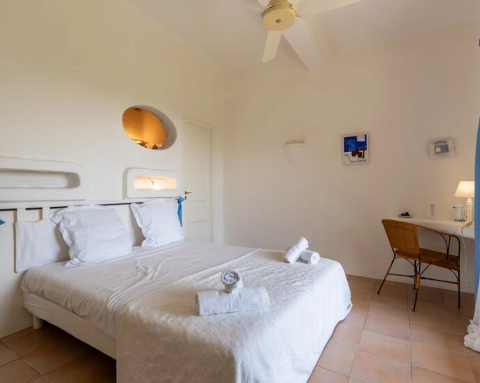 Exclusivité, Porto-Vecchio, Carpalone, Villa d&rsquo;architecte, 7 chambres, piscines, vue mer panoramique, proche plage