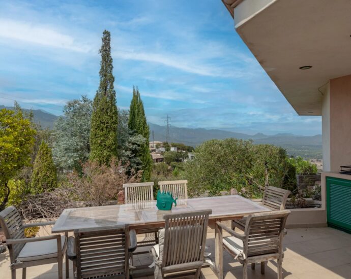 Porto-Vecchio, 6 Bedrooms, Swimming pool, Panoramic sea view, Close to the beach