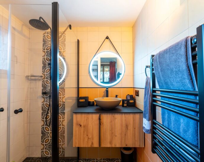 Exclusive, Conca, Bergerie-style Villa, 4 bedrooms, guest house, pool, mountain view