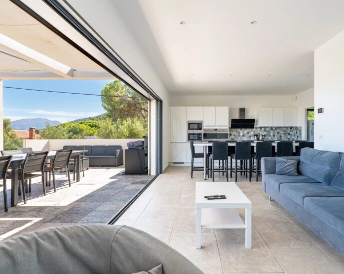 Calvi, Villa 6 chambres, Piscine, Vue mer panoramique, proche plage