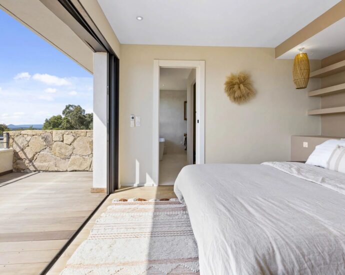 Lecci – Villa T6,  garage, piscine, avec vue mer panoramique