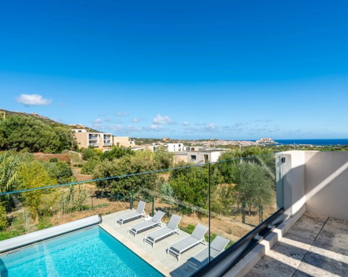 Calvi, Villa 6 chambres, Piscine, Vue mer panoramique, proche plage