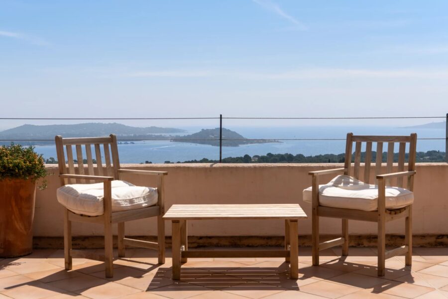 Exclusivité, Porto-Vecchio, Carpalone, Villa d&rsquo;architecte, 7 chambres, piscines, vue mer panoramique, proche plage