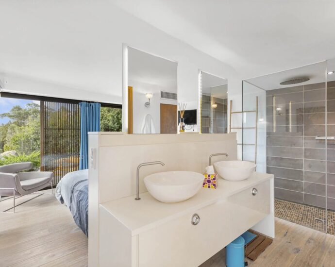 Exclusive, Pianottoli-Caldarello,  Architect-Designed Villa, 5 Bedrooms, Infinity Pool, Sea View , Near Chevano Beach