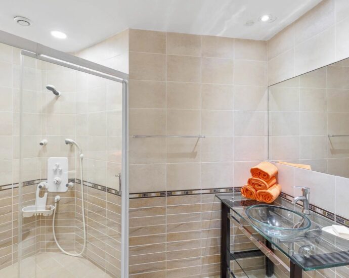 Porto-Vecchio, 6 Bedrooms, Swimming pool, Panoramic sea view, Close to the beach