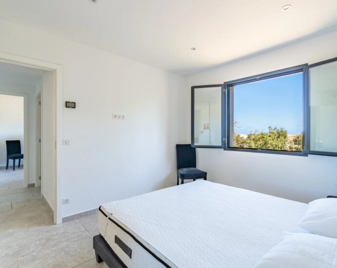 Calvi, Villa 6 chambres, Piscine, Vue mer panoramique, proche plage