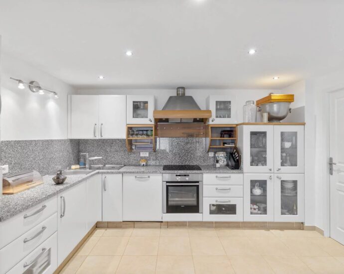 Porto-Vecchio, 6 Bedrooms, Swimming pool, Panoramic sea view, Close to the beach