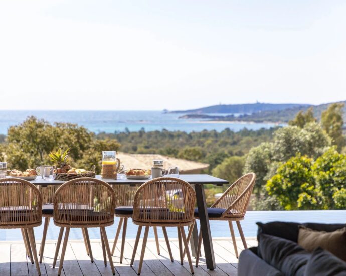 Lecci – Villa T6,  garage, piscine, avec vue mer panoramique