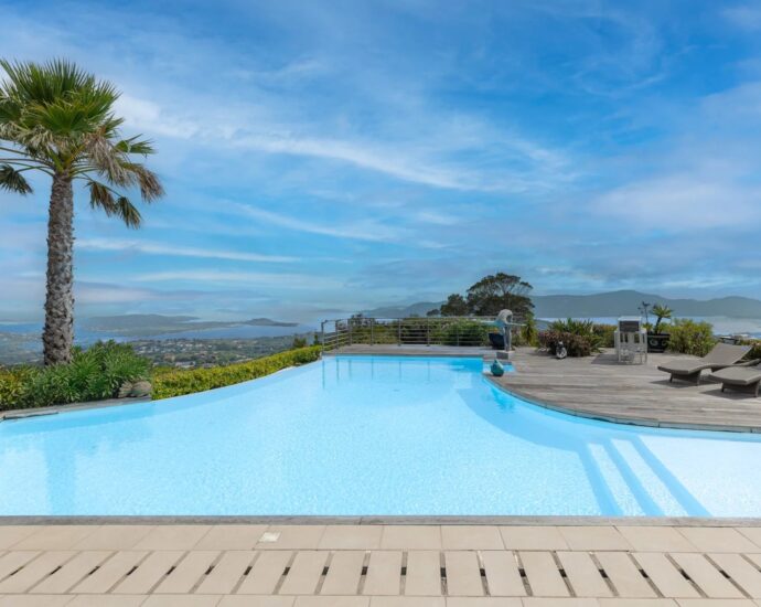 Porto-Vecchio, 6 Bedrooms, Swimming pool, Panoramic sea view, Close to the beach