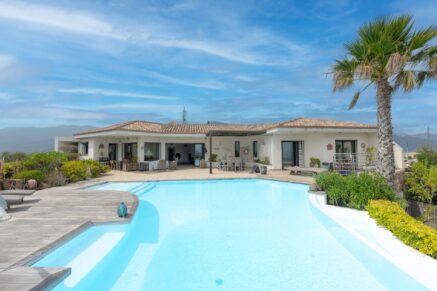 Porto-Vecchio, 6 Bedrooms, Swimming pool, Panoramic sea view, Close to the beach