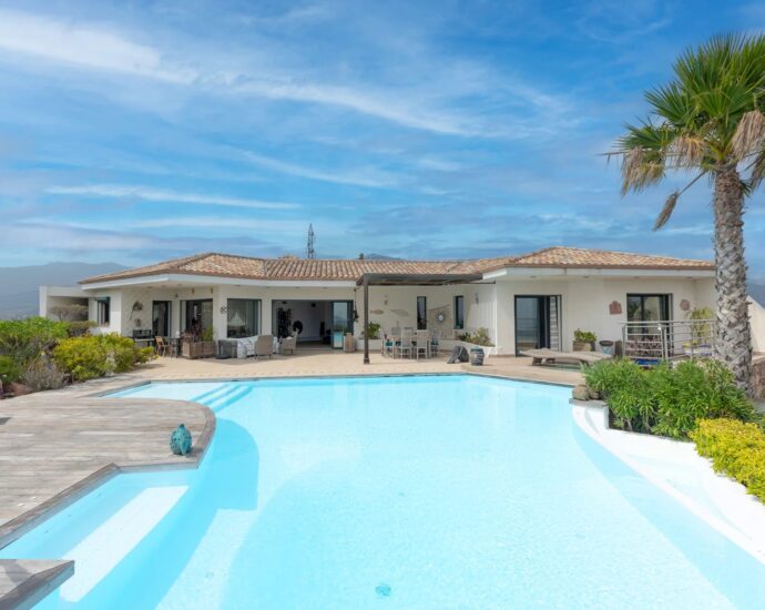 Porto-Vecchio, 6 Bedrooms, Swimming pool, Panoramic sea view, Close to the beach