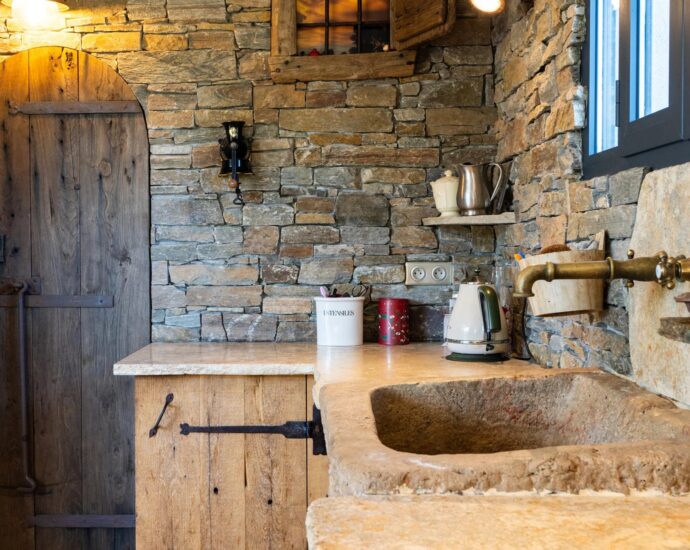 Exclusive, Conca, Bergerie-style Villa, 4 bedrooms, guest house, pool, mountain view