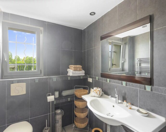 Porto-Vecchio, 6 Bedrooms, Swimming pool, Panoramic sea view, Close to the beach