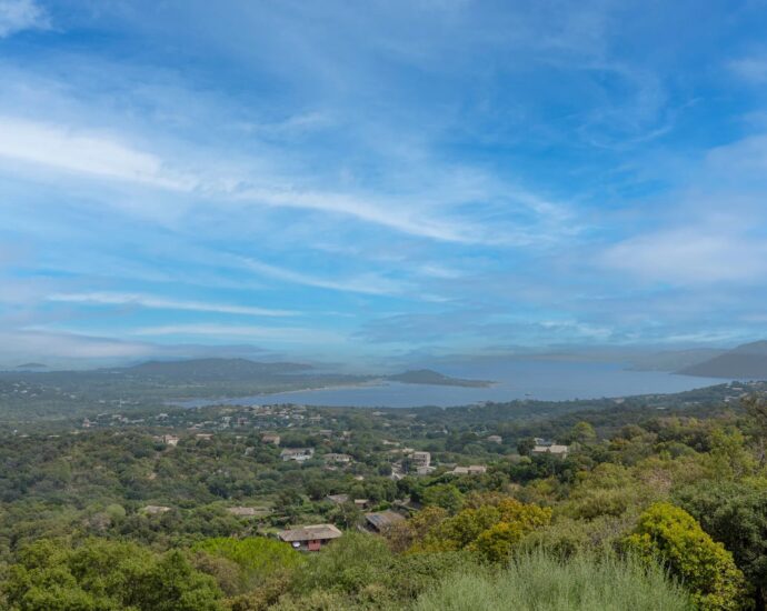 Porto-Vecchio, 6 Bedrooms, Swimming pool, Panoramic sea view, Close to the beach