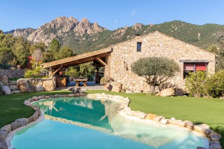 Exclusive, Conca, Bergerie-style Villa, 4 bedrooms, guest house, pool, mountain view