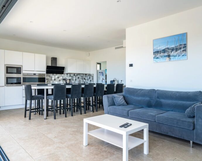 Calvi, Villa 6 chambres, Piscine, Vue mer panoramique, proche plage