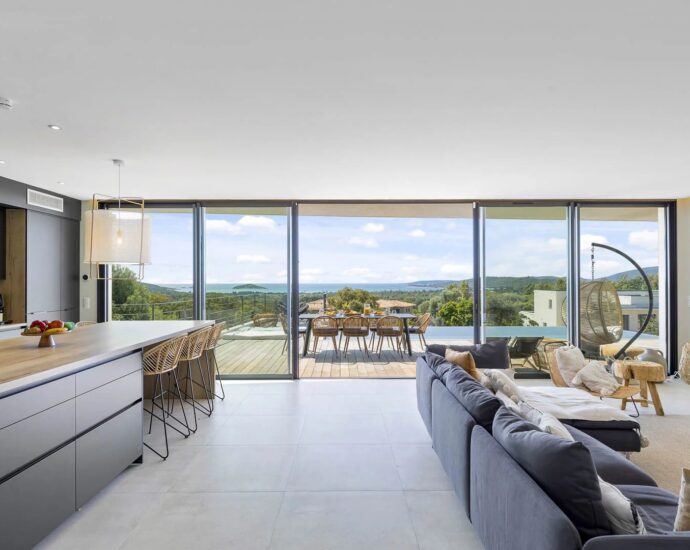 Lecci – Villa T6,  garage, piscine, avec vue mer panoramique