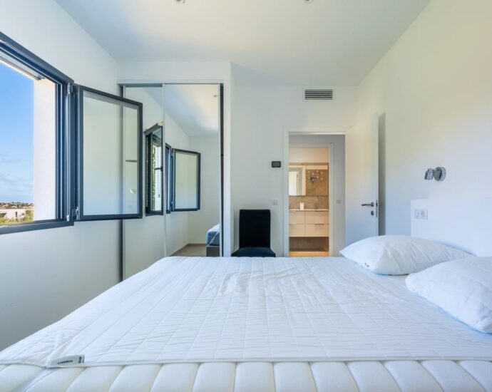 Calvi, Villa 6 chambres, Piscine, Vue mer panoramique, proche plage