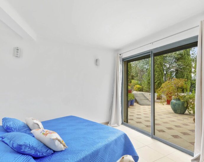 Porto-Vecchio, 6 Bedrooms, Swimming pool, Panoramic sea view, Close to the beach