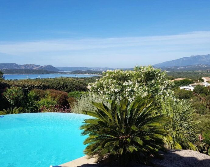 Exclusivité, Arasu , Villa vue mer panoramique, 3 chambres,  garage, piscine à débordement, proche plage